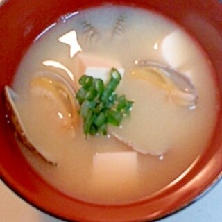 豆腐とアサリの味噌汁